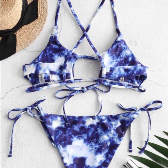 Bikini - Picture 2 of 2